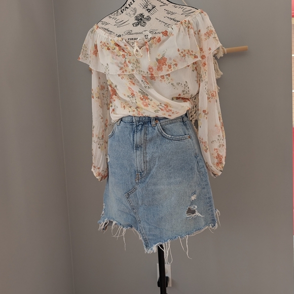 Zara Asymmetrical Denim Skirt in Light Blue Distressed Jean Size Small 26 - Picture 2 of 4